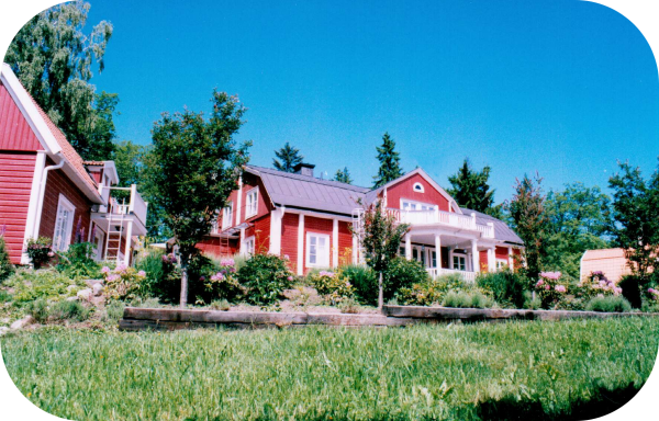 Photo showing some of the buildings at Rönninge Gård